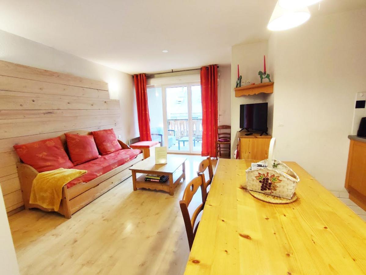 Le 102, T3 Pour 5 Personnes, Vue Montagne, Classe 2 Etoiles Nf, Parking, Piscine En Ete Bagnères-de-Luchon Kültér fotó
