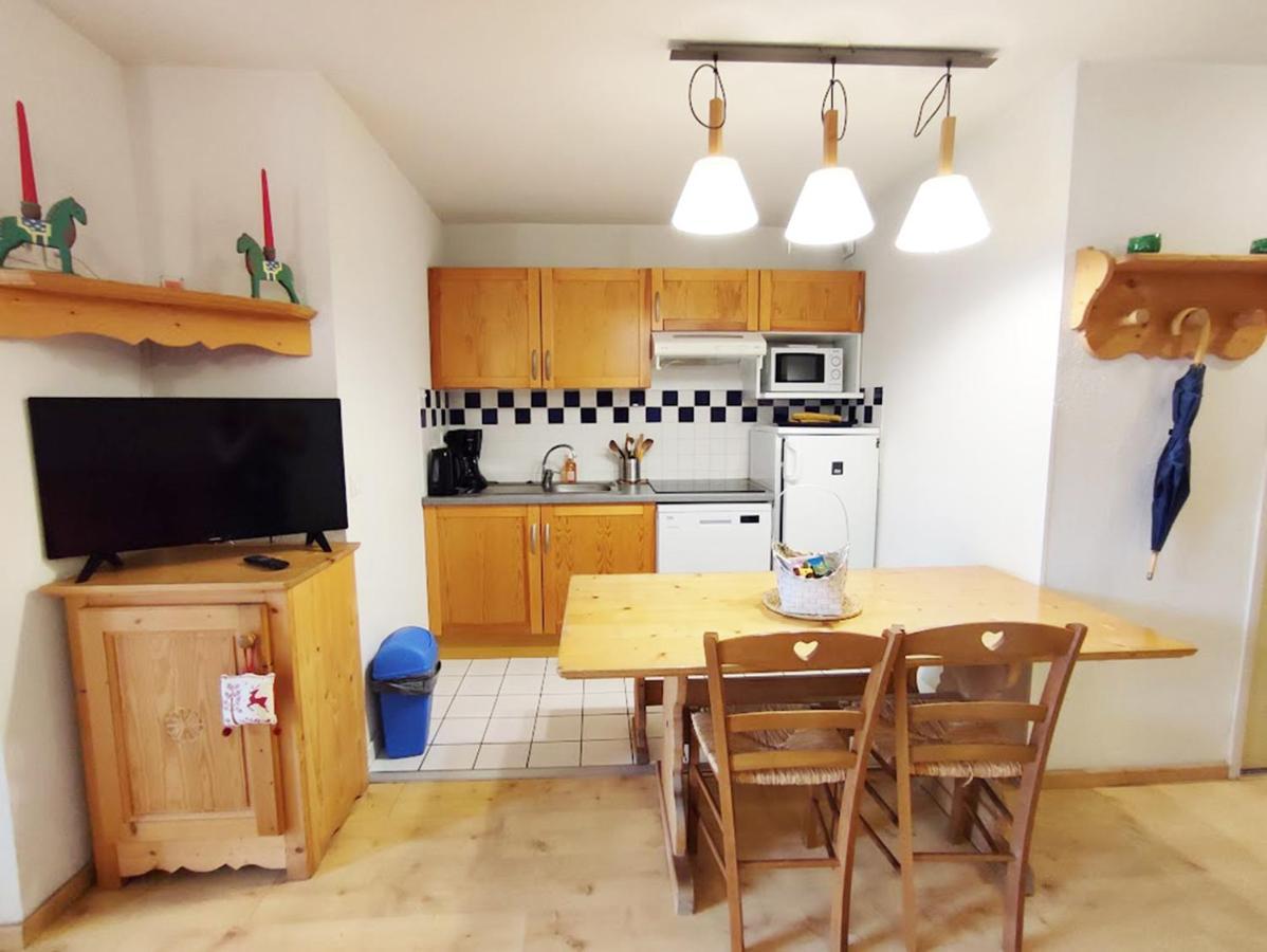 Le 102, T3 Pour 5 Personnes, Vue Montagne, Classe 2 Etoiles Nf, Parking, Piscine En Ete Bagnères-de-Luchon Kültér fotó